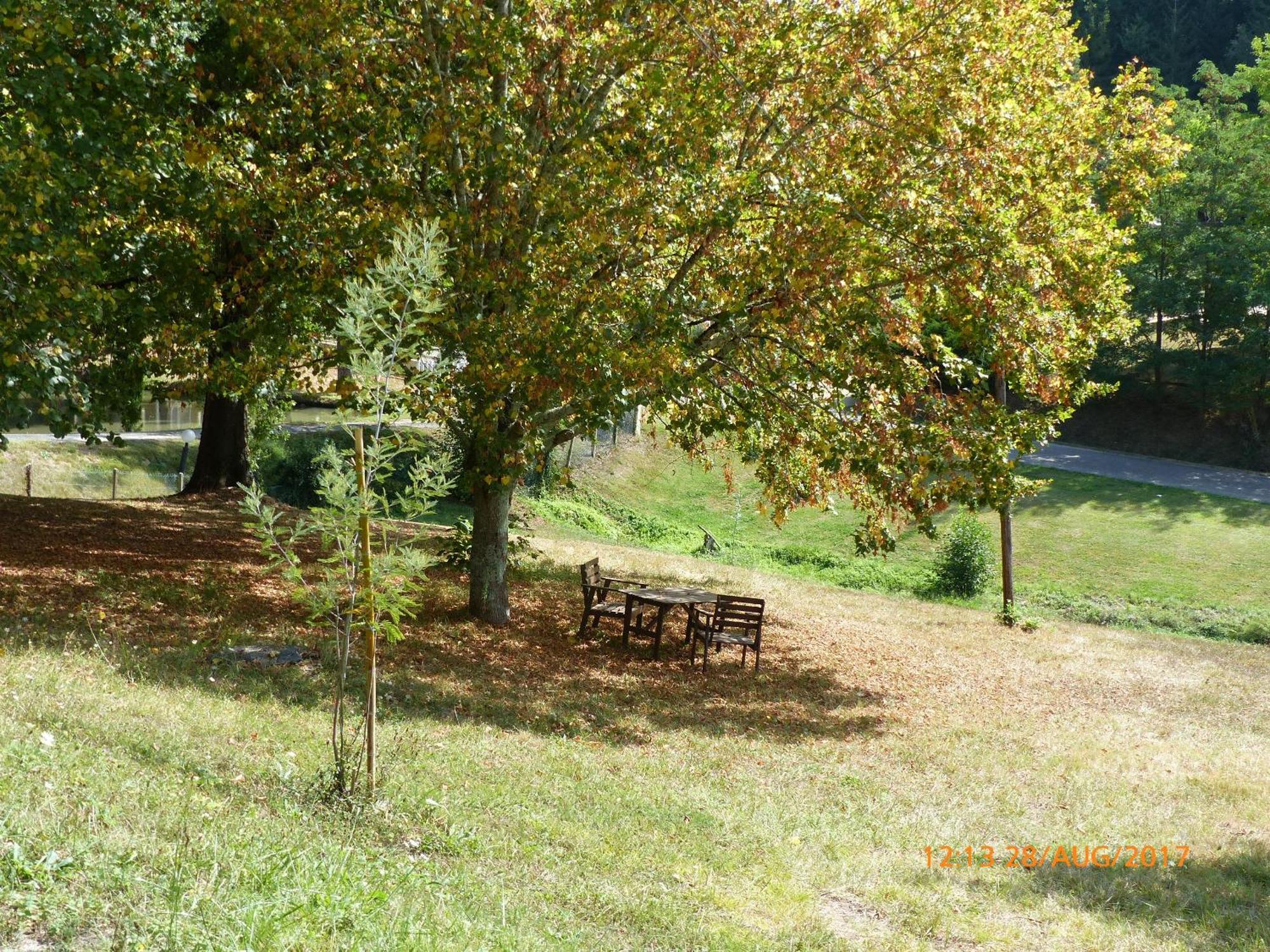 Les Volets Verts Lamothe-Montravel Exterior photo